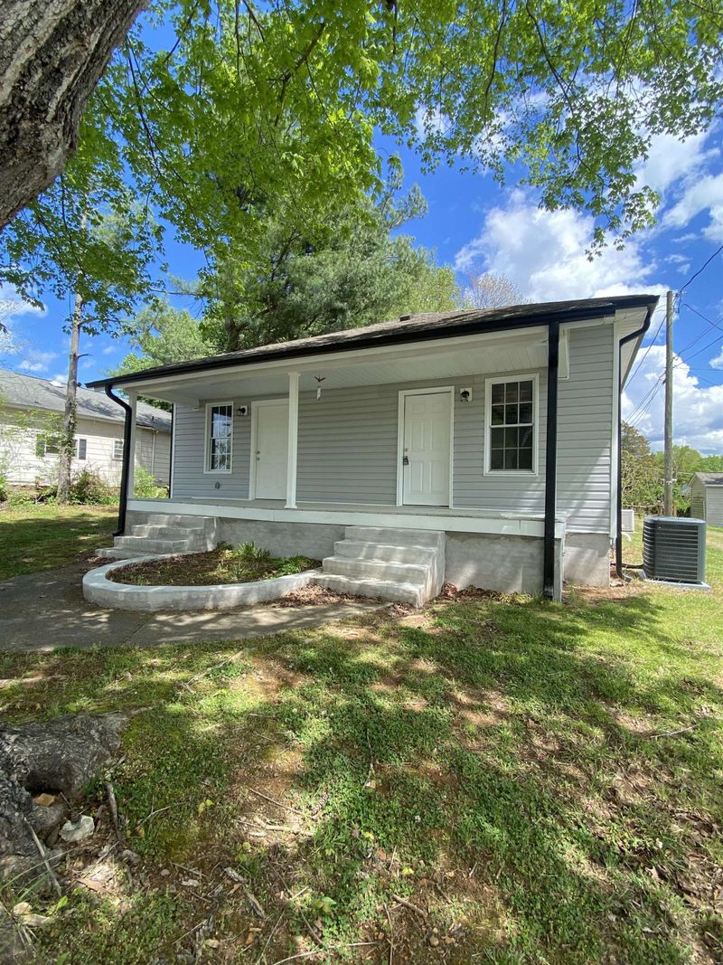 1806 Hicks Cir, Roxboro, NC 27573