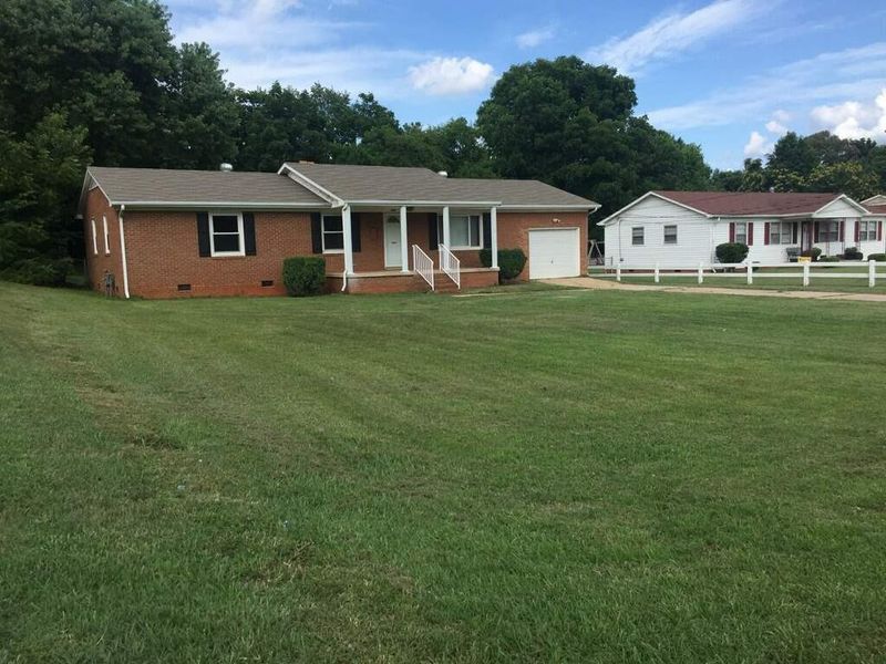 1806 Whitsett St, Burlington, NC 27215