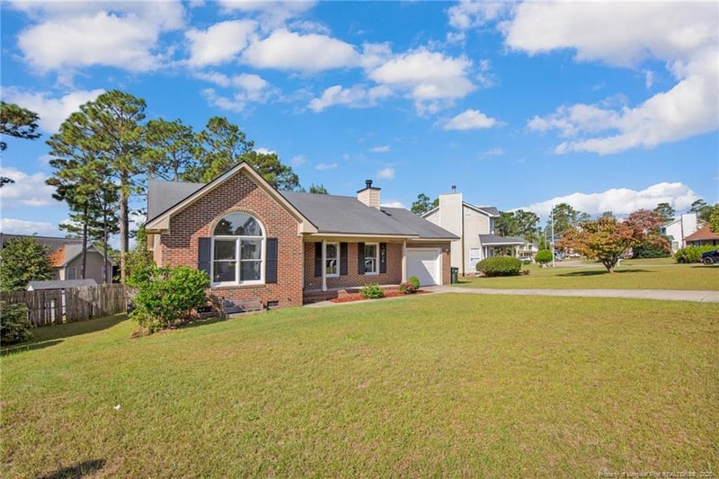 1808 Charity Ln, Fayetteville, NC 28304