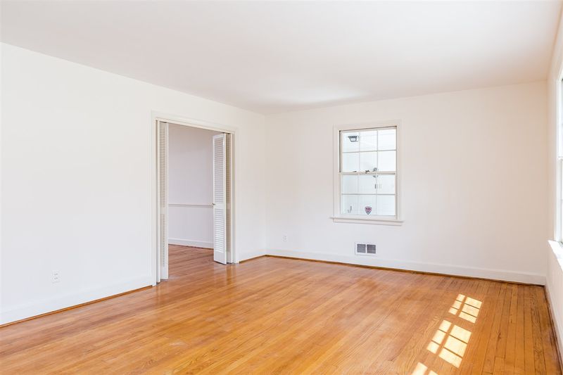 1808 Manuel St, Raleigh, NC 27612