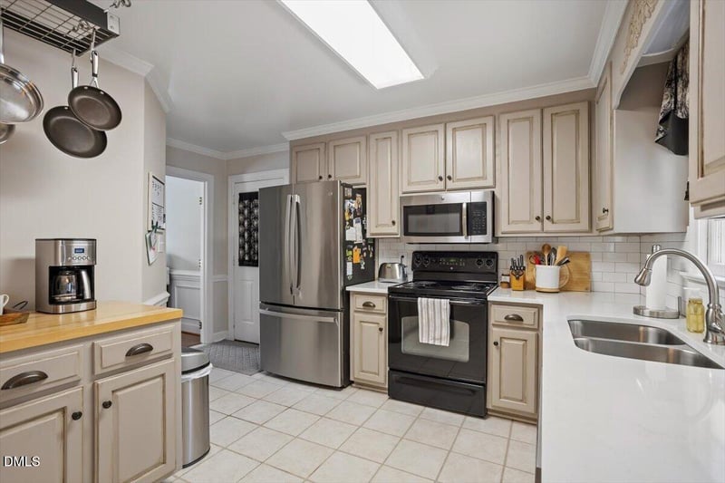 1808 Thorpshire Dr, Raleigh, NC 27615