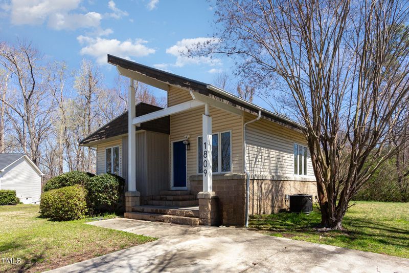 1809 Coltrane Ct, Raleigh, NC 27610