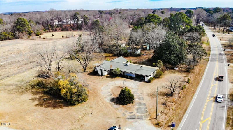 1809 Nc 42 , Willow Springs, NC 27592
