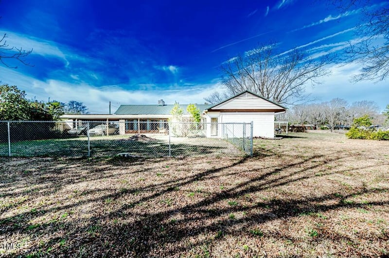 1809 Nc 42 , Willow Springs, NC 27592
