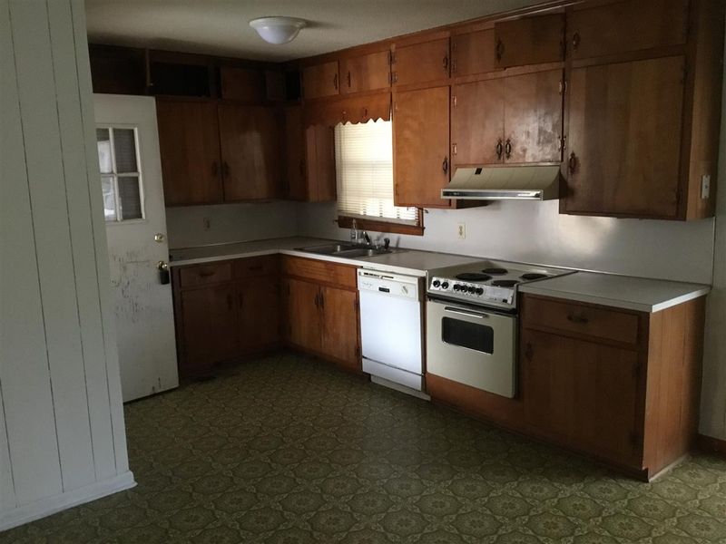 181 N Alan St, Angier, NC 27501
