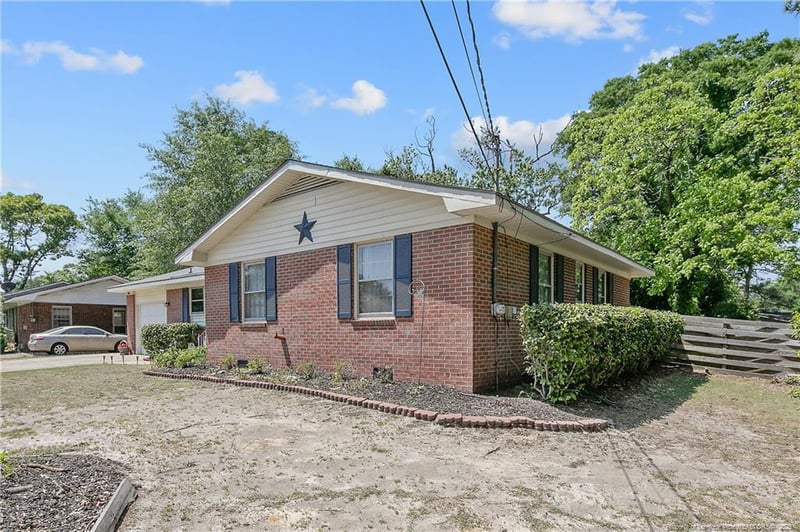 1810 Ashton Rd, Fayetteville, NC 28304