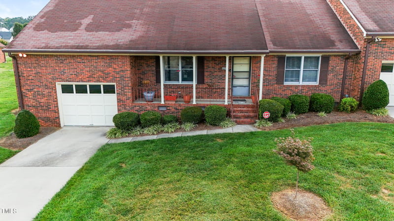 1810 Meadow Green Dr, Graham, NC 27253