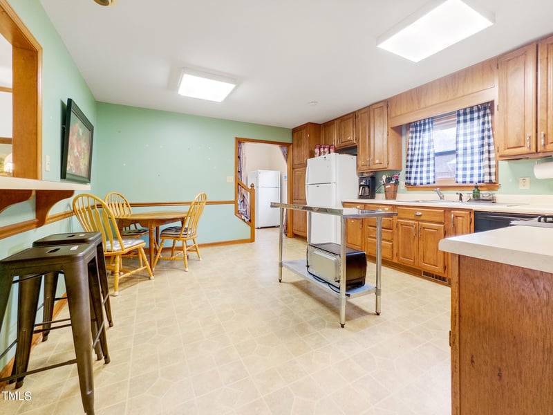 1810 Meadow Green Dr, Graham, NC 27253