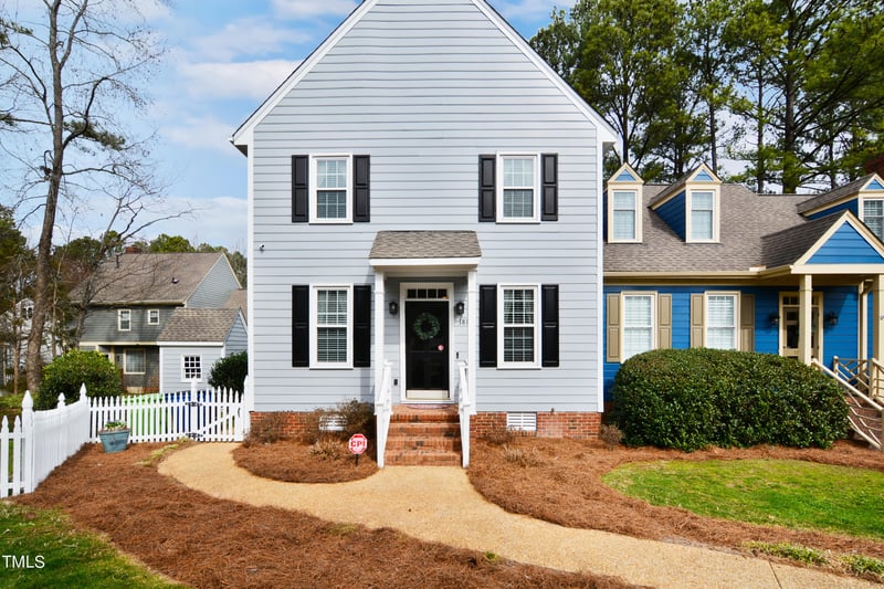 1811 Carrington Dr, Raleigh, NC 27615