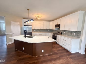 1812 Devonridge Dr, Fuquay Varina, NC 27526