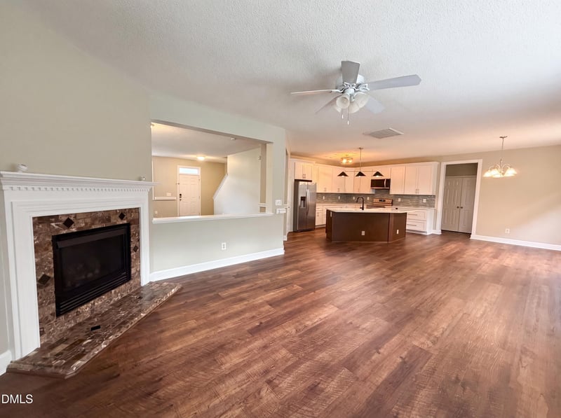 1812 Devonridge Dr, Fuquay Varina, NC 27526