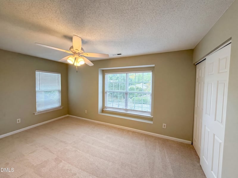 1812 Devonridge Dr, Fuquay Varina, NC 27526