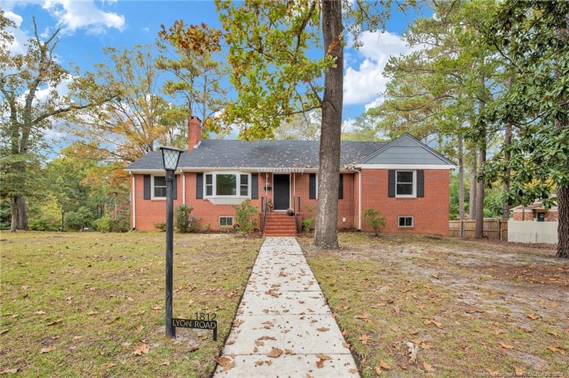 1812 Lyon Rd, Fayetteville, NC 28303