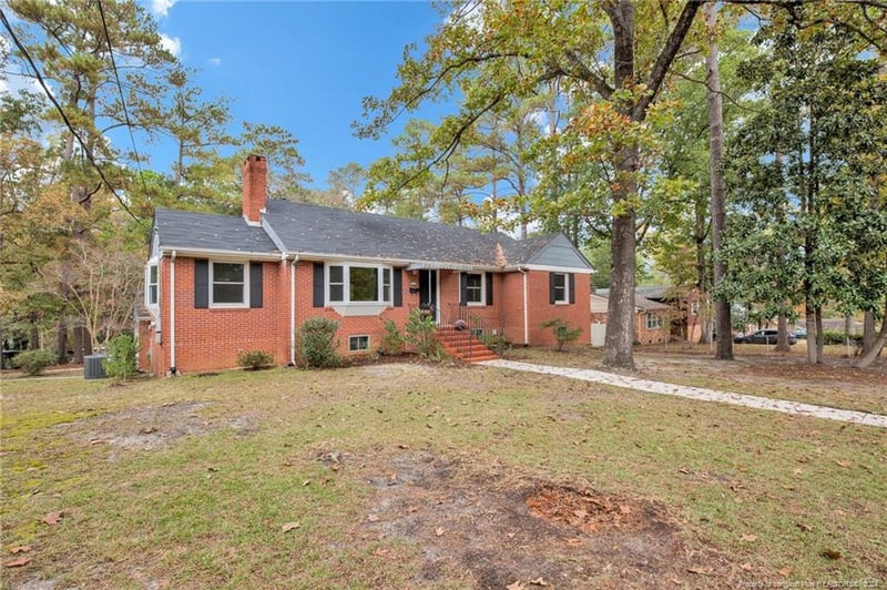 1812 Lyon Rd, Fayetteville, NC 28303
