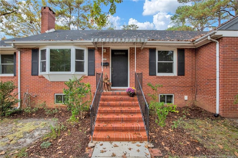 1812 Lyon Rd, Fayetteville, NC 28303