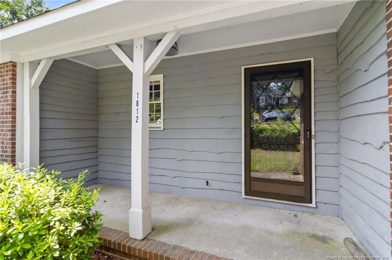 1812 Swann St, Fayetteville, NC 28303