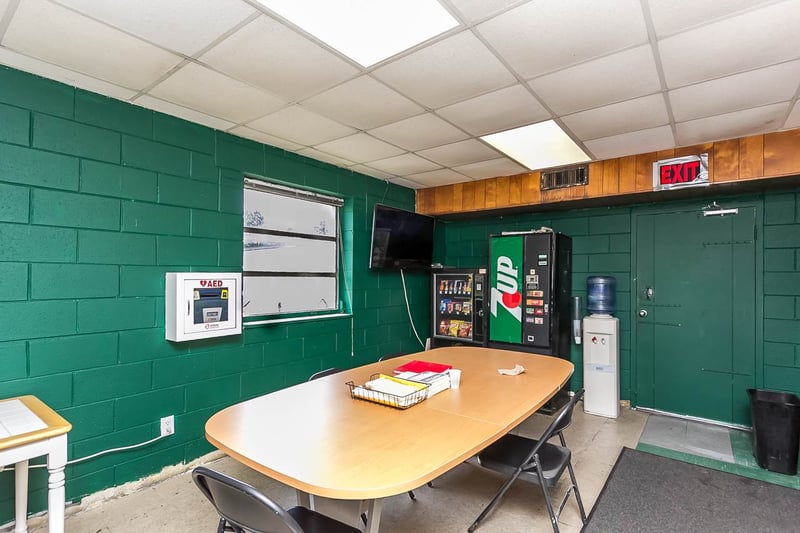 1812 Us 70 Hw, Durham, NC 27703