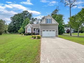 1813 Ferrell Meadows Dr, Zebulon, NC 27597