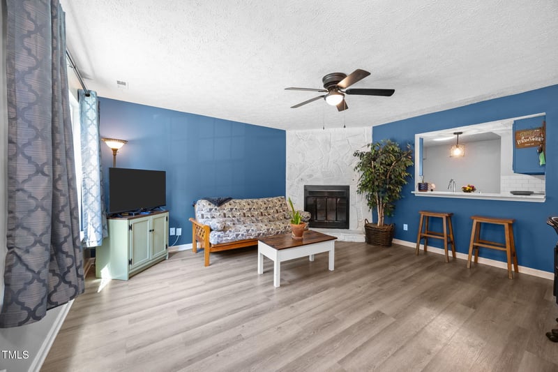 1813 Fox Hollow Dr, Raleigh, NC 27610