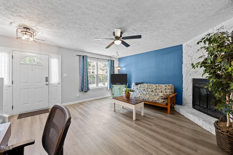 1813 Fox Hollow Dr, Raleigh, NC 27610