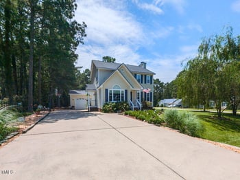 1813 Middle Ridge Dr, Willow Springs, NC 27592
