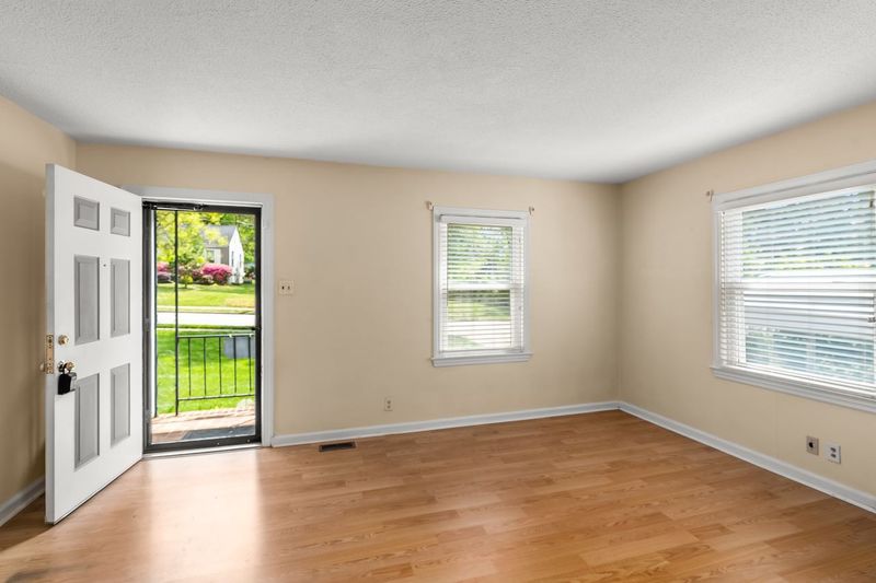 1813 Midwood Dr, Raleigh, NC 27604