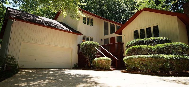 1813 Spiny Ridge Ct, Raleigh, NC 27612