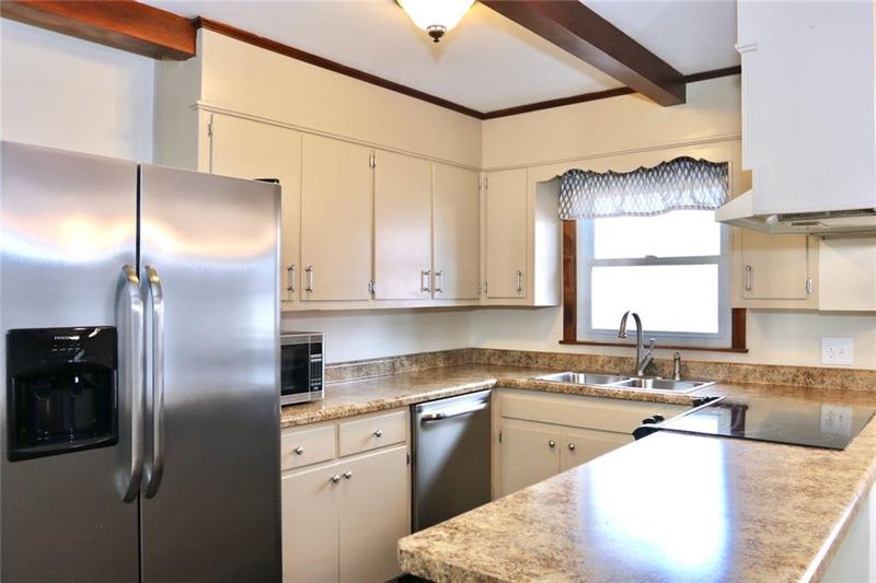 1813 Springhill Dr, Burlington, NC 27217
