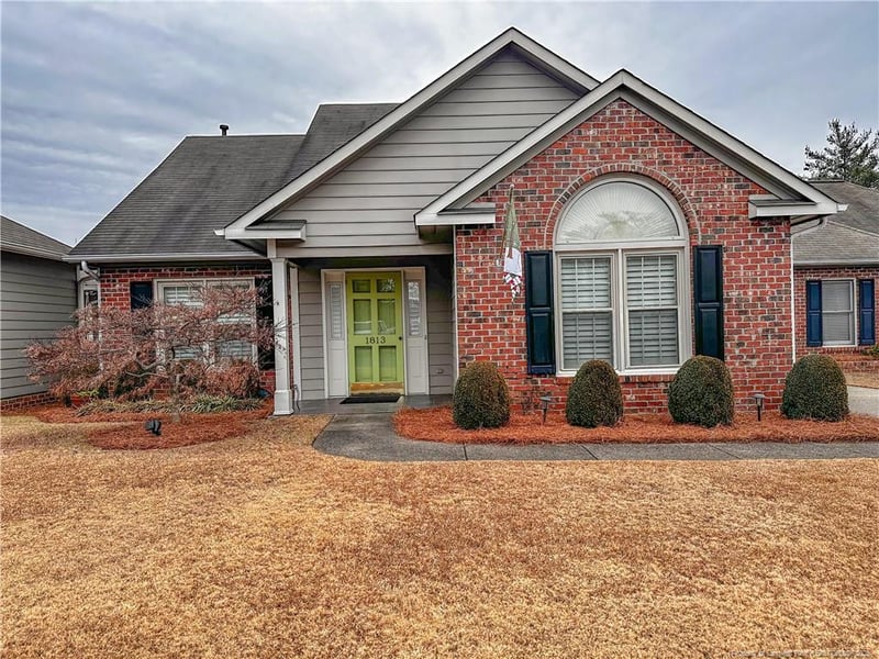 1813 Stetson Ln, Fayetteville, NC 28304