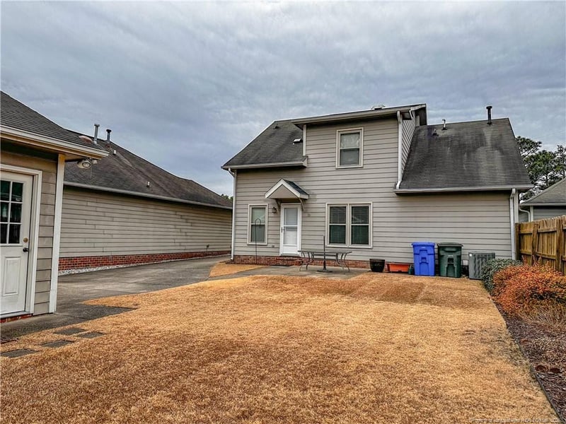 1813 Stetson Ln, Fayetteville, NC 28304