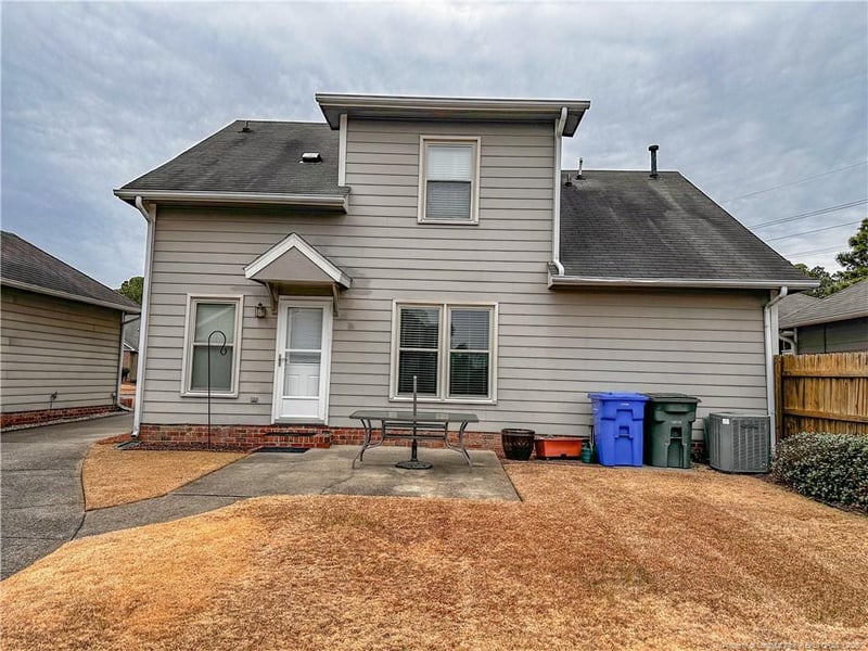 1813 Stetson Ln, Fayetteville, NC 28304