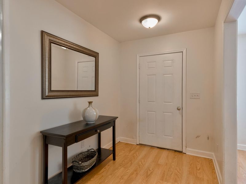 1815 Billabong Ln, Chapel Hill, NC 27516