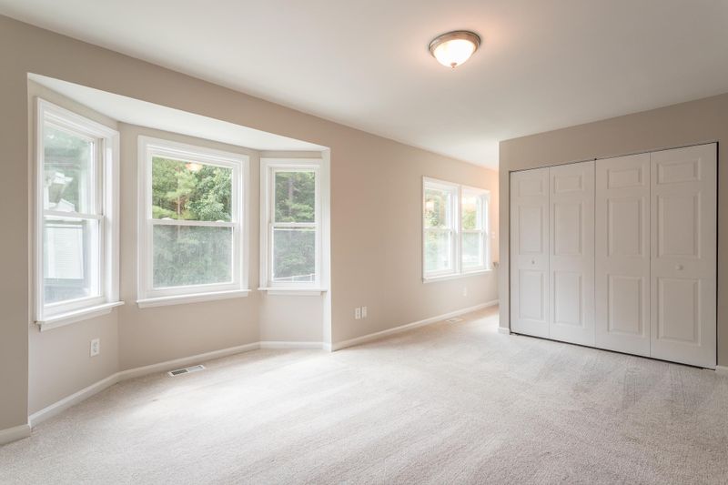 1815 Fox Hollow Dr, Raleigh, NC 27610