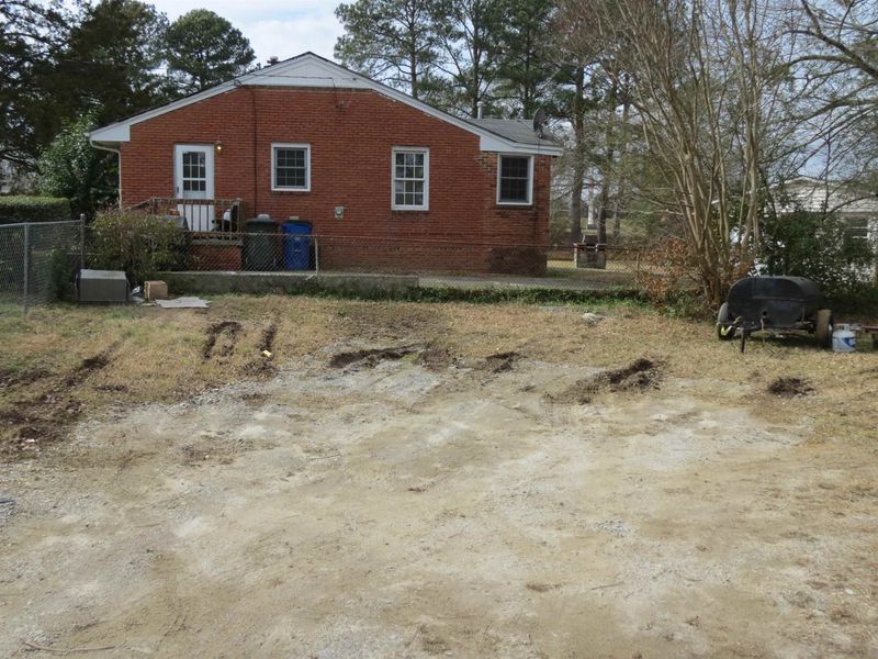 1816 Charles St, Raleigh, NC 27610