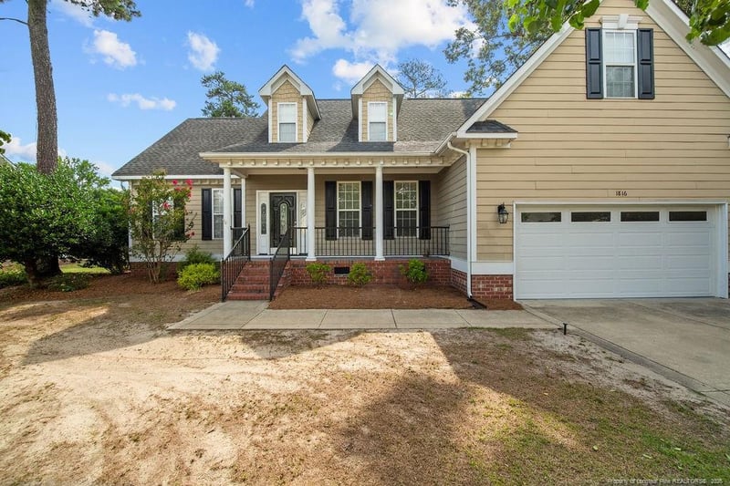 1816 Holloman Dr, Fayetteville, NC 28312