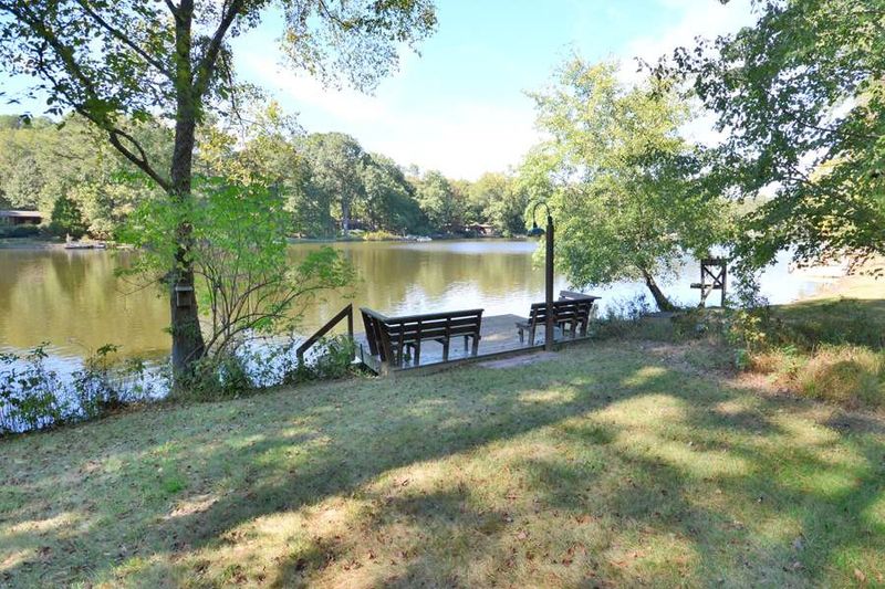 1817 S Lakeshore Dr, Chapel Hill, NC 27517