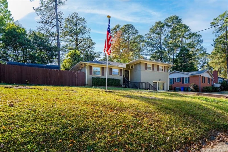 1817 Mcgougan Rd, Fayetteville, NC 28303