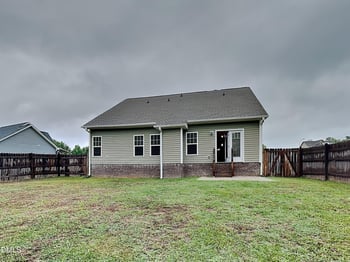 182 Rolling Oaks Ln, Benson, NC 27504