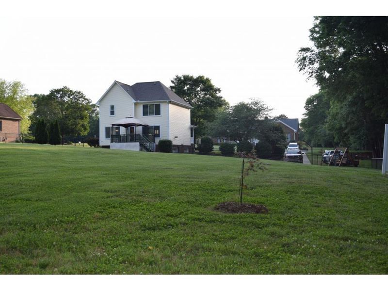 1820 Foxhall Ln, Mebane, NC 27302