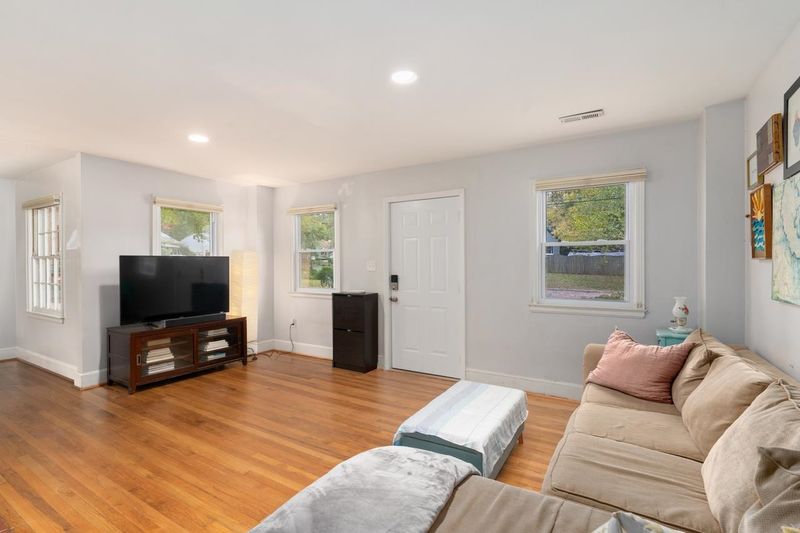 1821 Hillcrest Dr, Durham, NC 27705
