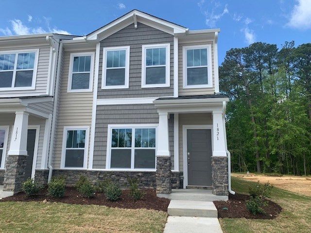 1821 Kauri Cliffs Dr, Fuquay Varina, NC 27526