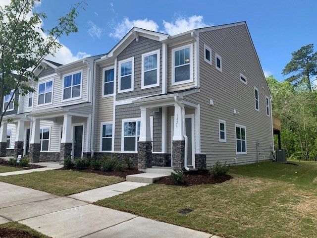 1821 Kauri Cliffs Dr, Fuquay Varina, NC 27526