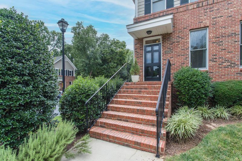 1821 Saluda Ct, Raleigh, NC 27608