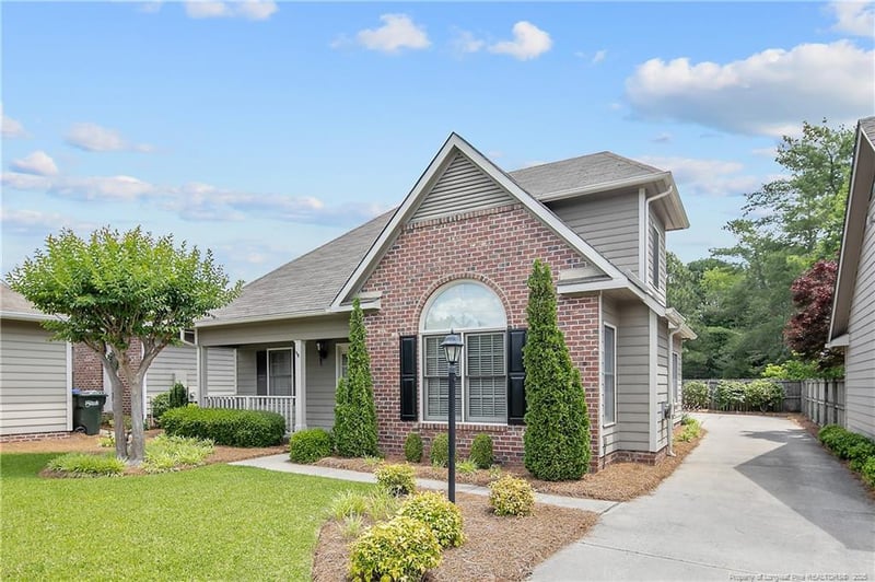 1821 Stetson Ln, Fayetteville, NC 28304