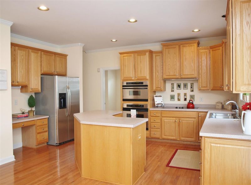 1821 Wescott Dr, Raleigh, NC 27614