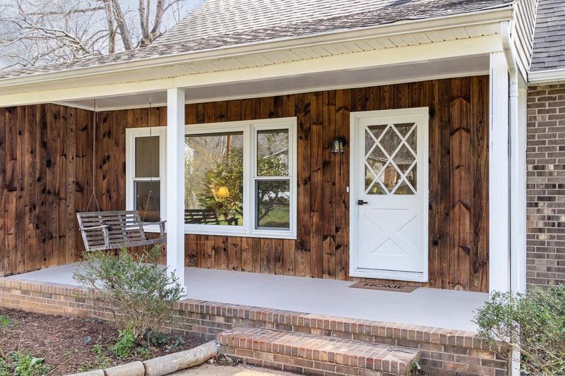 1823 Laurie Dr, Haw River, NC 27258