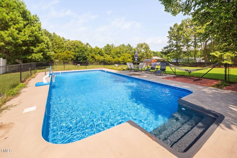 1824 Ferrell Meadows Dr, Zebulon, NC 27597