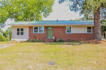 1825 Camelot Dr, Fayetteville, NC 28304