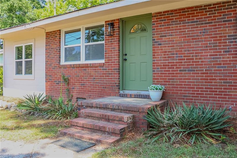 1825 Camelot Dr, Fayetteville, NC 28304