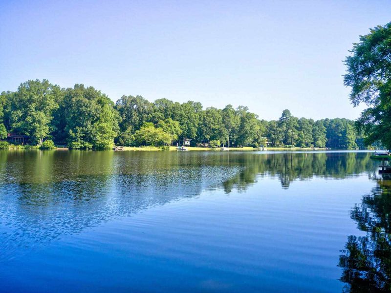 1825 S Lakeshore Dr, Chapel Hill, NC 27514